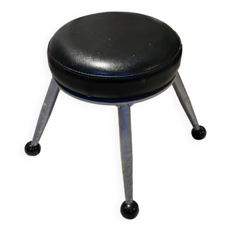 Small industrial stool with rotating seat