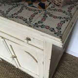 Small tiled buffet