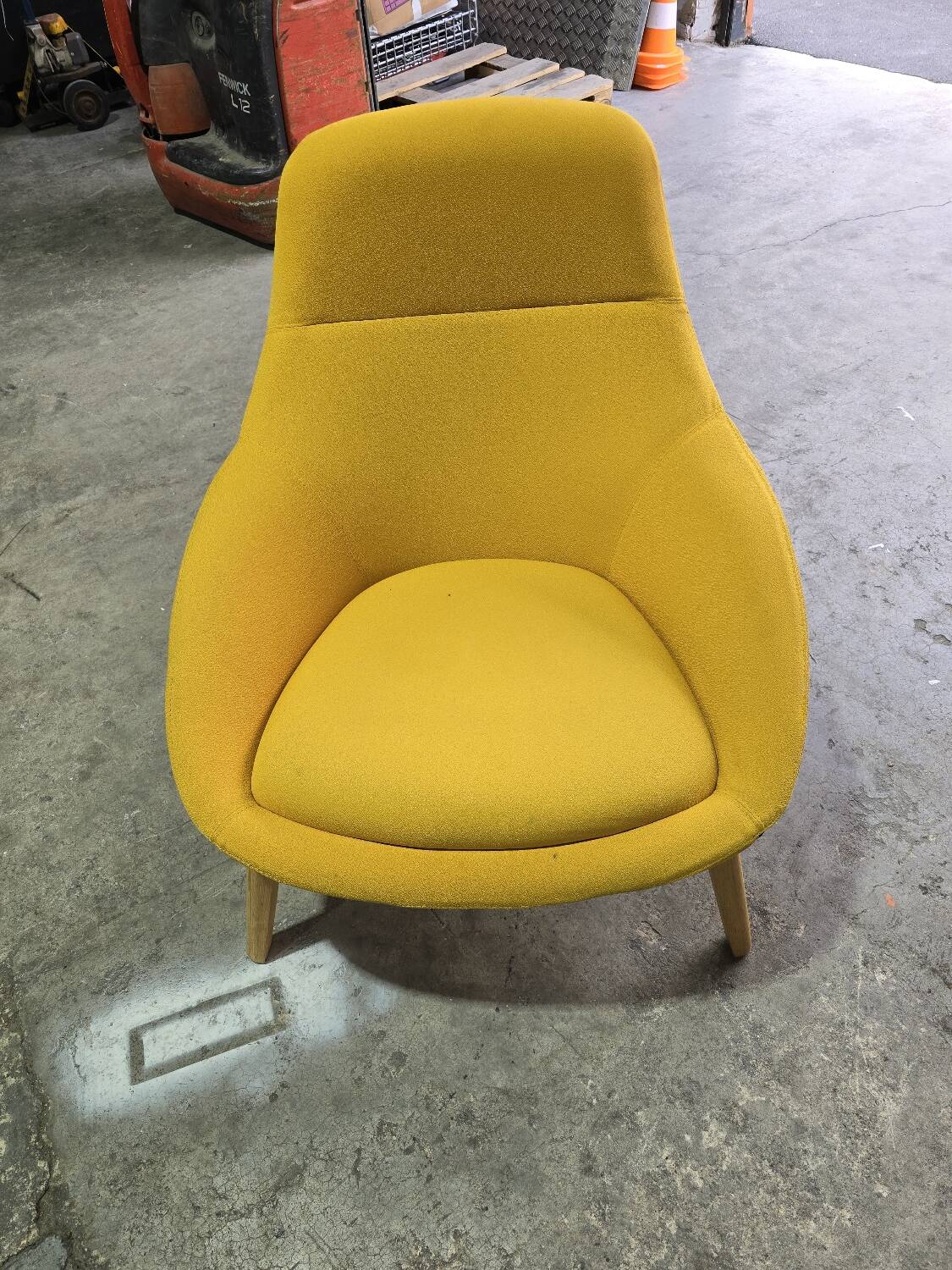 Chaise Lounge Herman Miller Naughtone Always avec Base en Bois