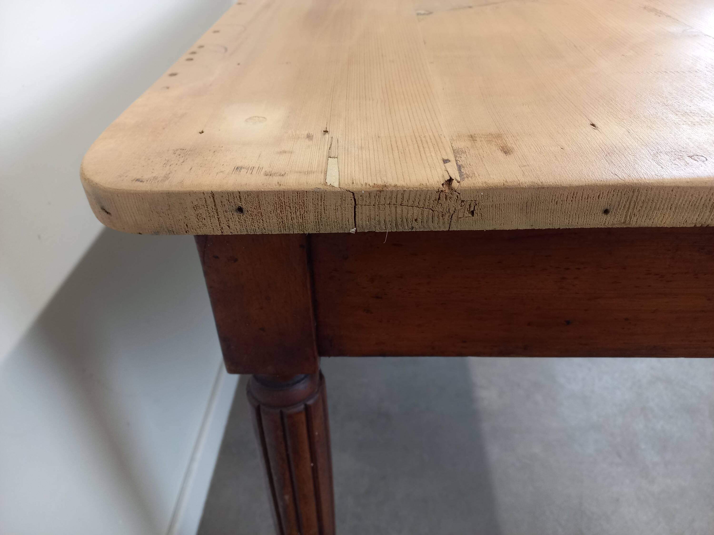 Farmhouse table with drawers