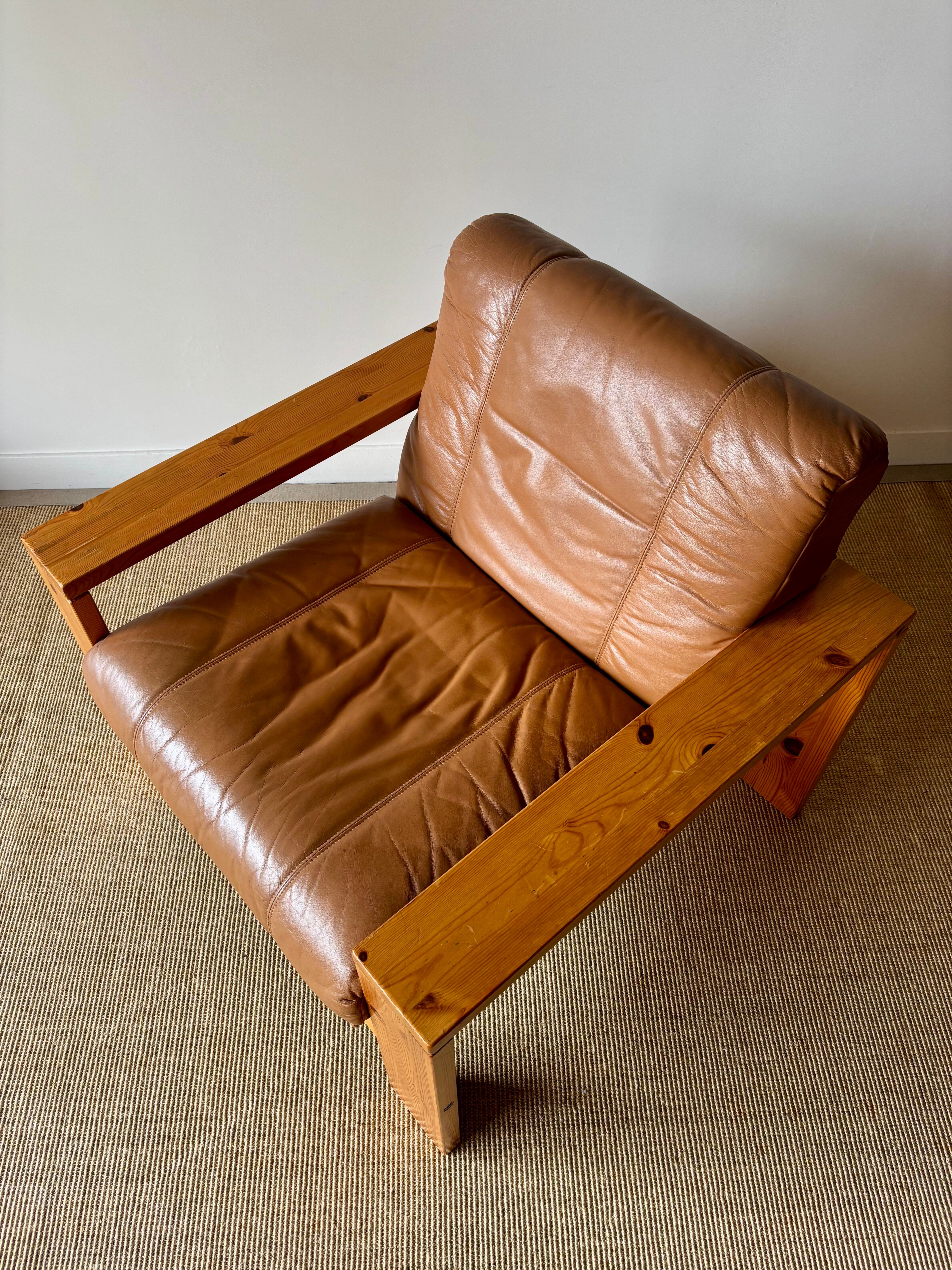 2 pine and leather armchairs from the 1970s
