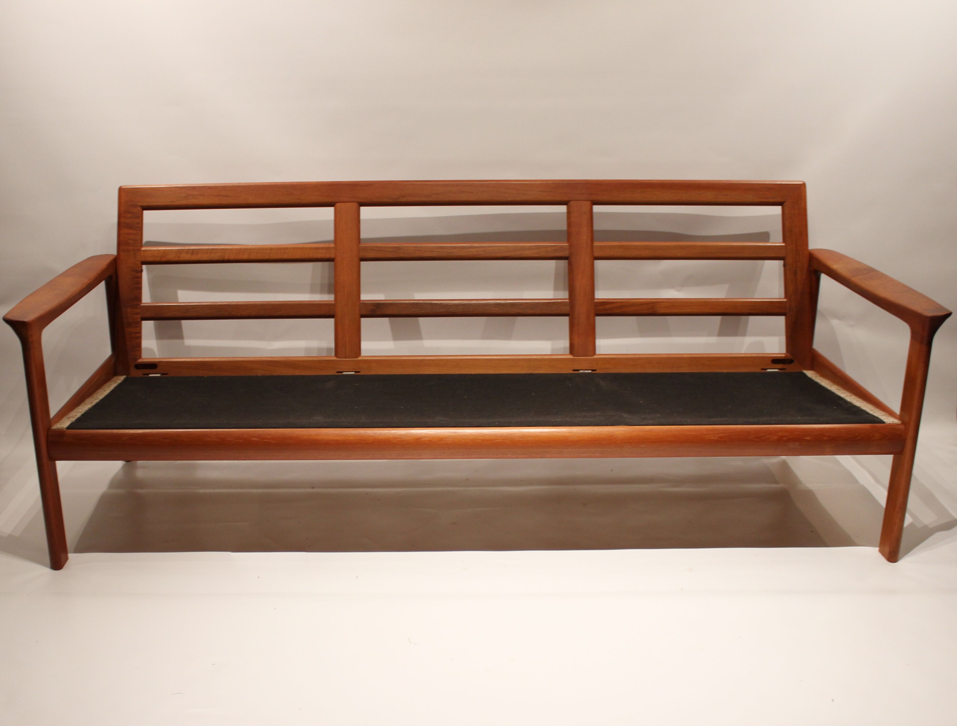 Canapé trois places en teck de design danois, années 1970