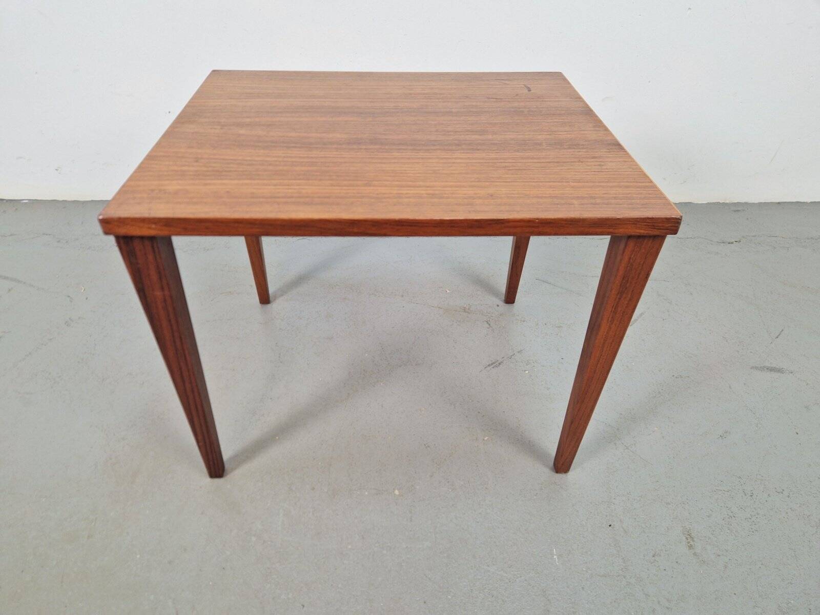 Table d'appoint en teck de HM Møbel, Danemark, années 1960.
