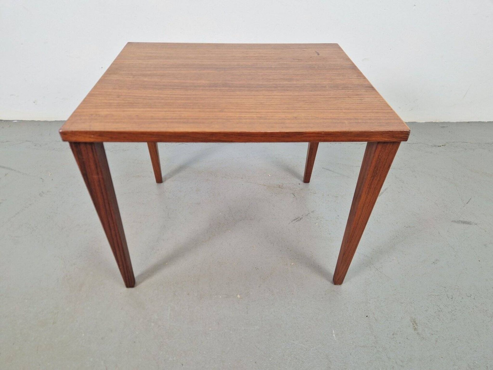 Table d'appoint en teck de HM Møbel, Danemark, années 1960.