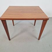 Table d'appoint en teck de HM Møbel, Danemark, années 1960.