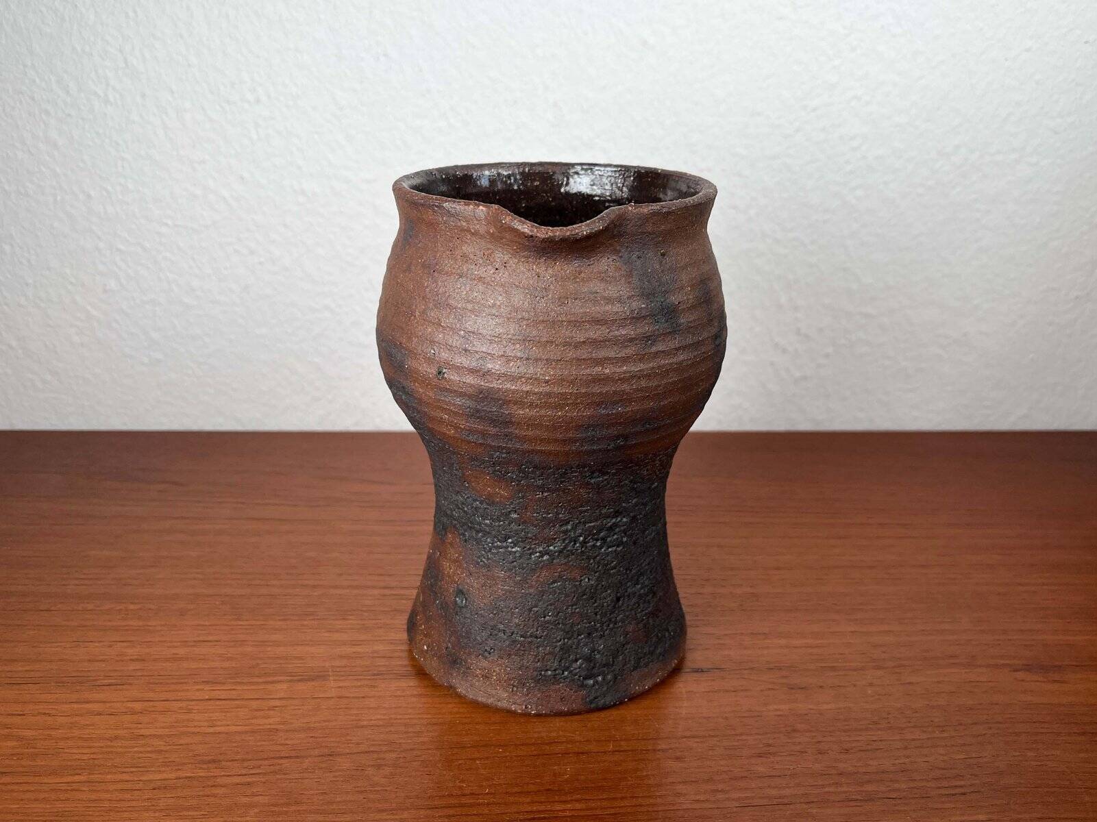 Carafe Vase de Pottery de Studio Allemand Brutaliste Mid-Century Modern par Gerhard Liebenthron, 1974