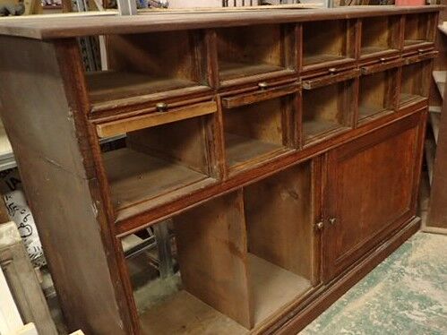 Entry furniture from a notary's minutiae