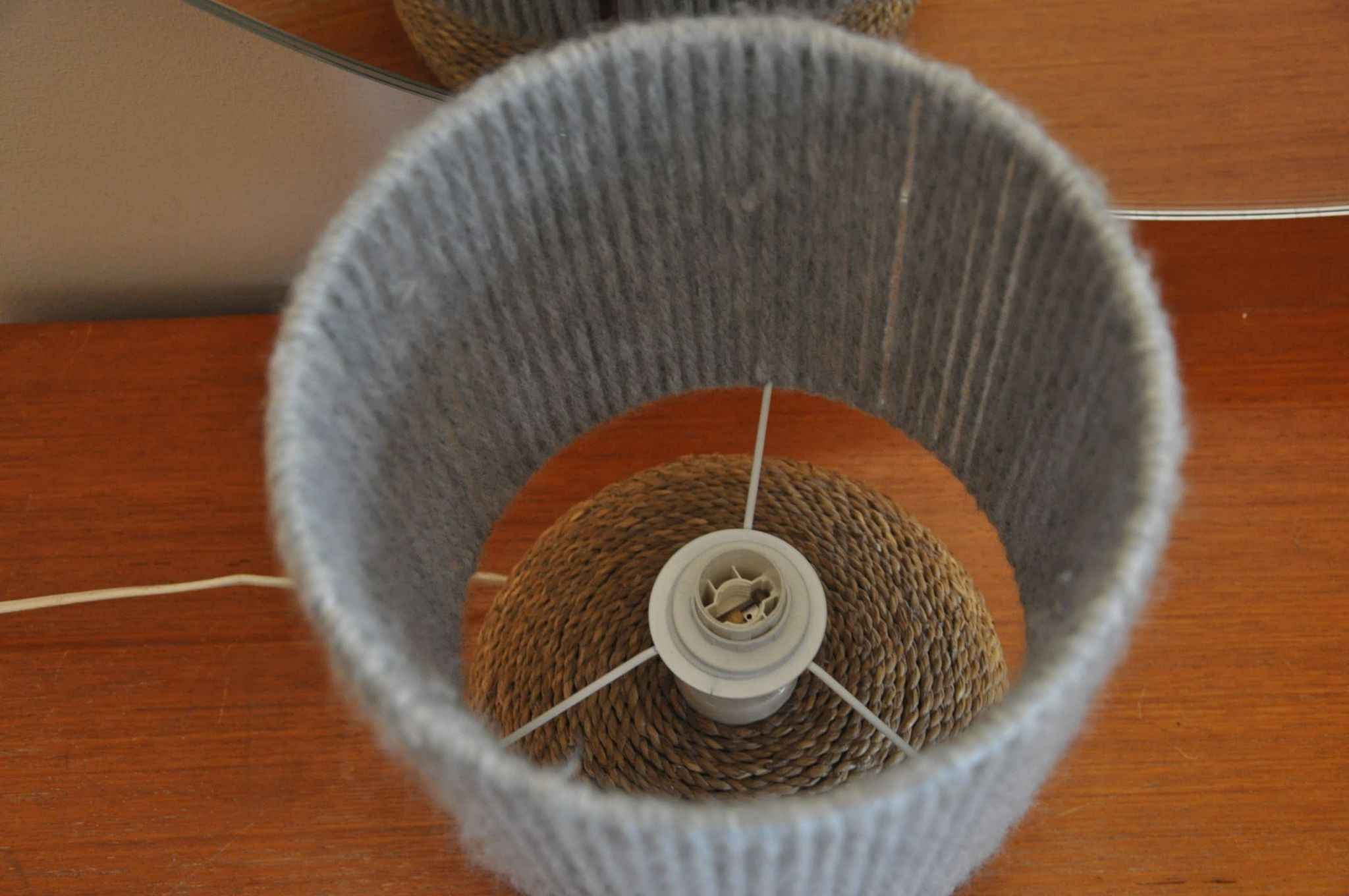 Lampe rafia et laine