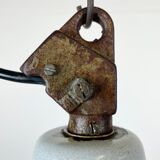 Suspension en émail gris industriel avec plateau en fonte années 1960