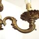 Chandelier en bronze à 3 lumières de style baroque vintage français avec des détails floraux.