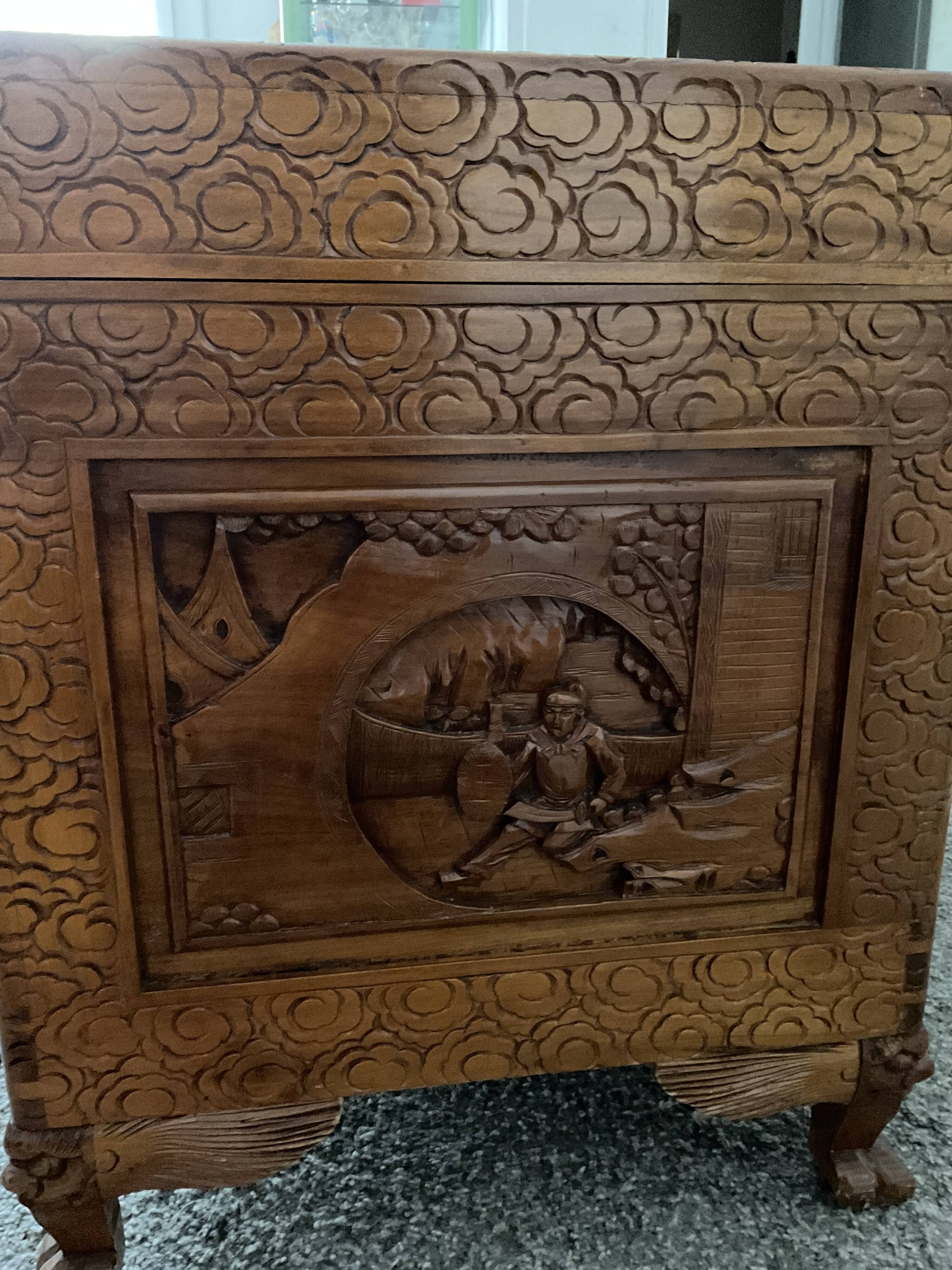 Large chinese chest, carved camphor wood. 1st half of the XXth century