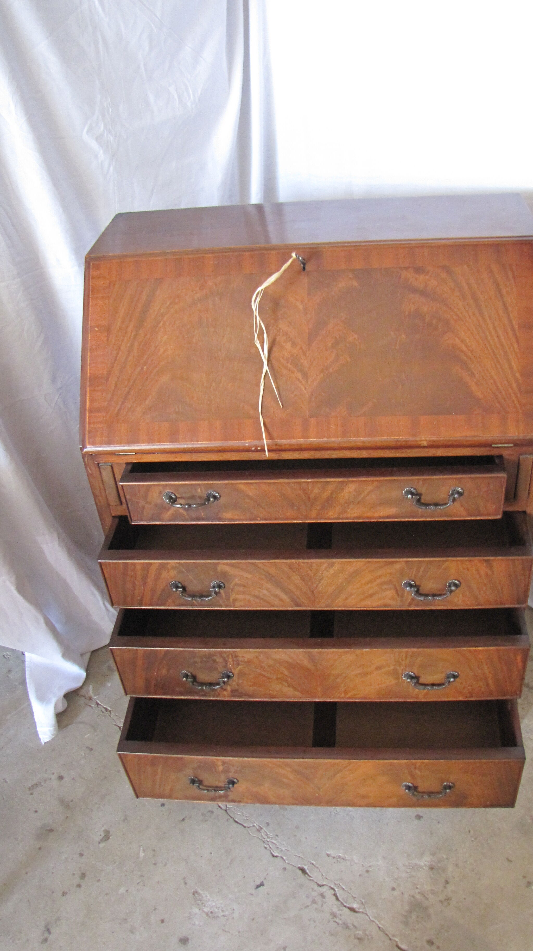 English secretary in walnut grazing