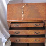 English secretary in walnut grazing