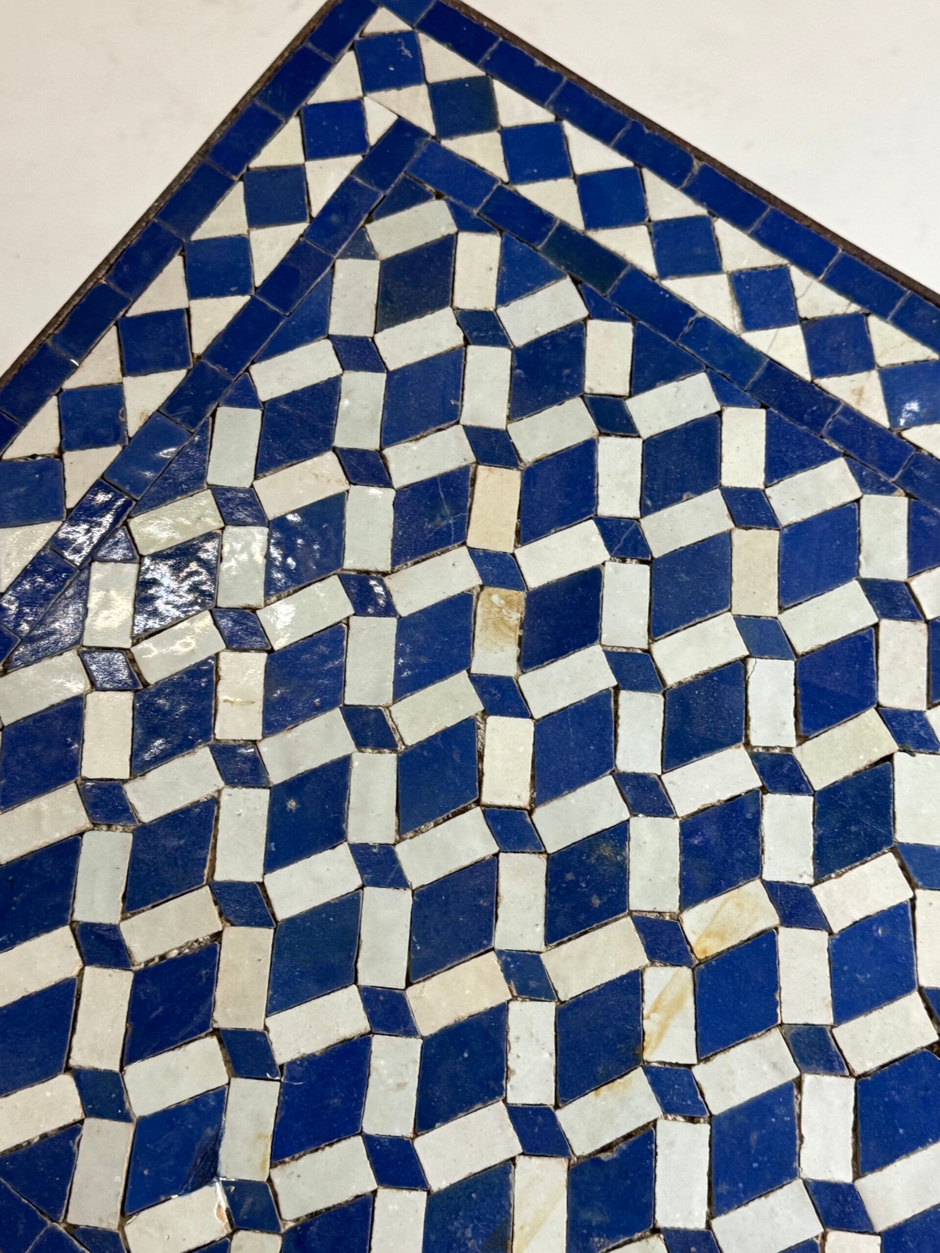 Table d'appoint en mosaïque et fonte