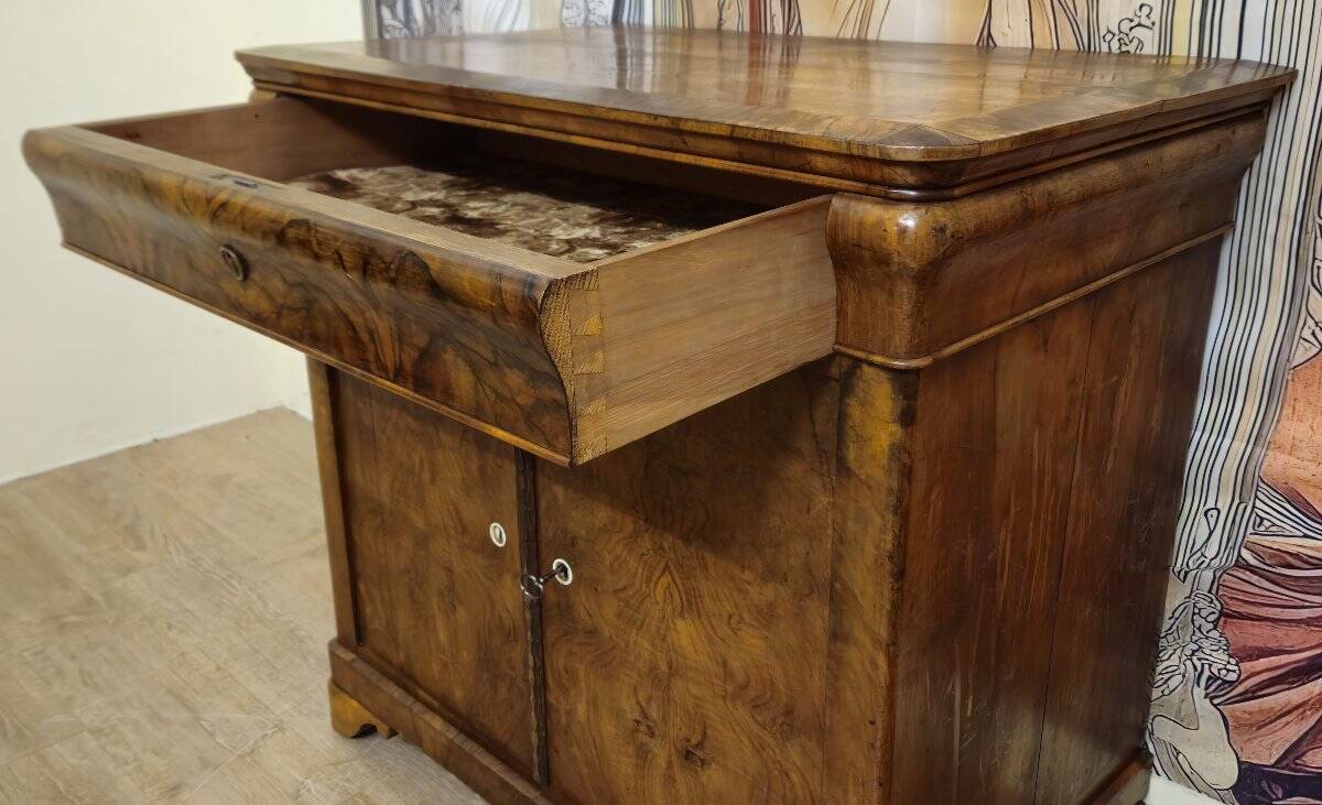 Buffet époque Restauration en noyer – XIXe siècle