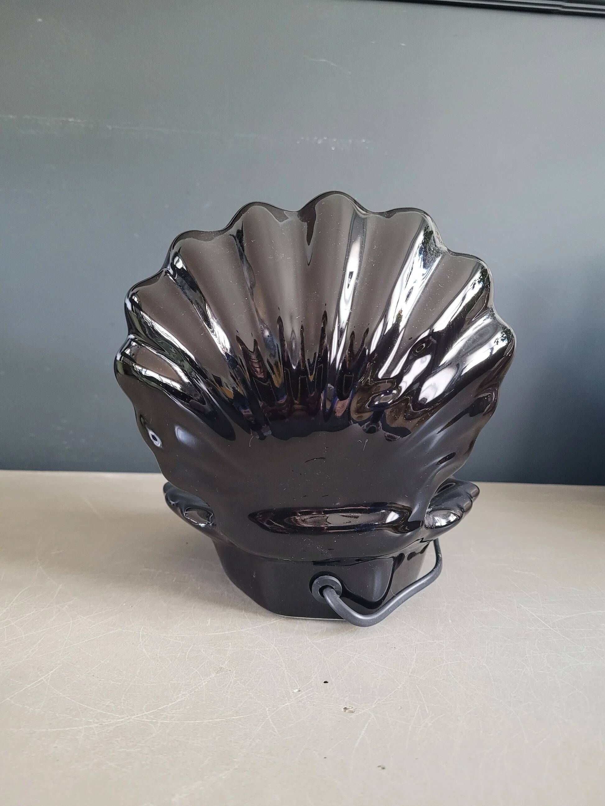 Vintage shell lamp in black porcelain with opaline globe.