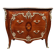 Commode de style Louis XV. Marqueterie, décoration en bronze doré.
