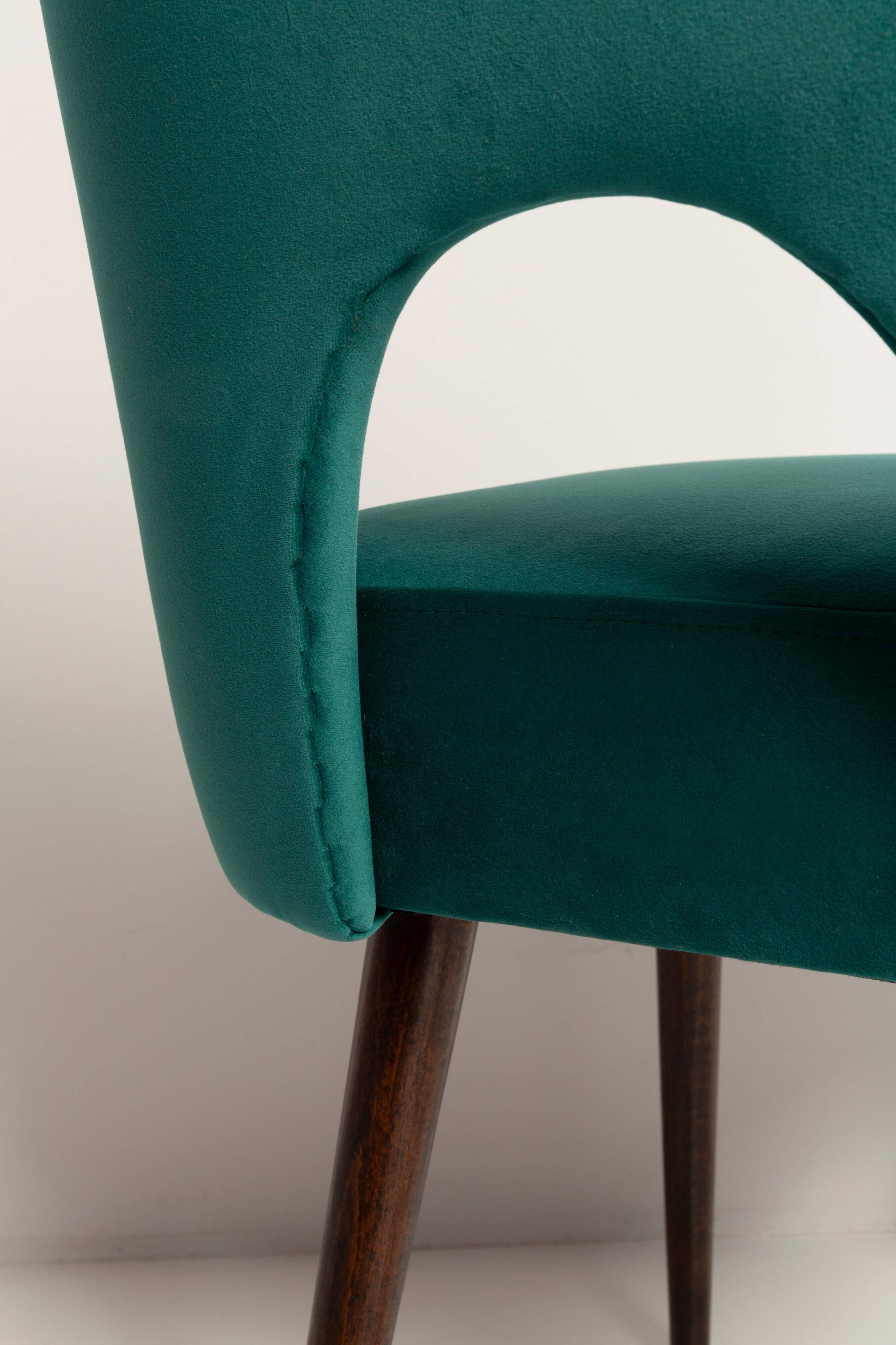 Chaise « shell » en velours crème et bois, Pologne, 1960s