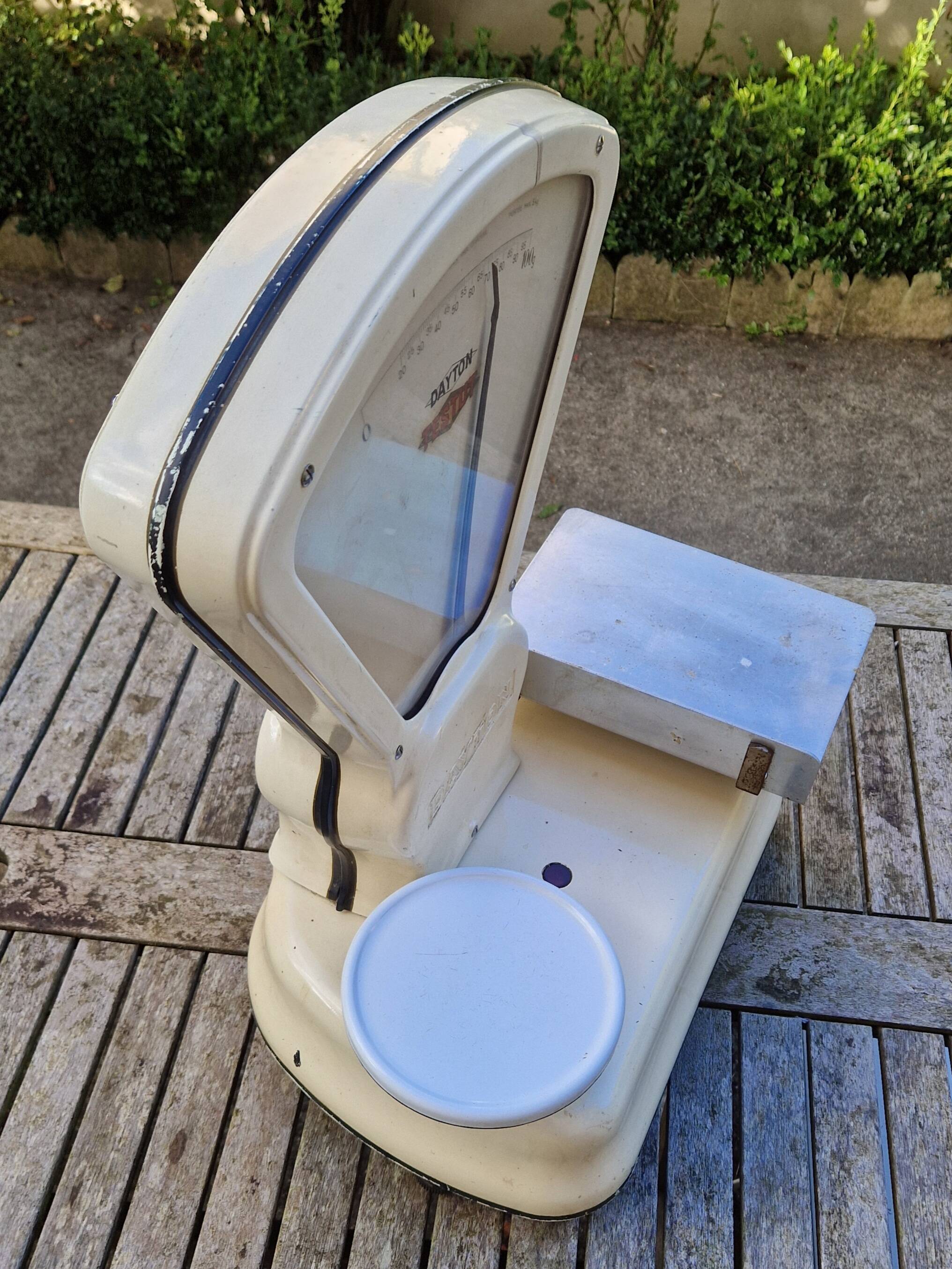 Antique Testut Dayton white bakelite grocery scale, 1960s