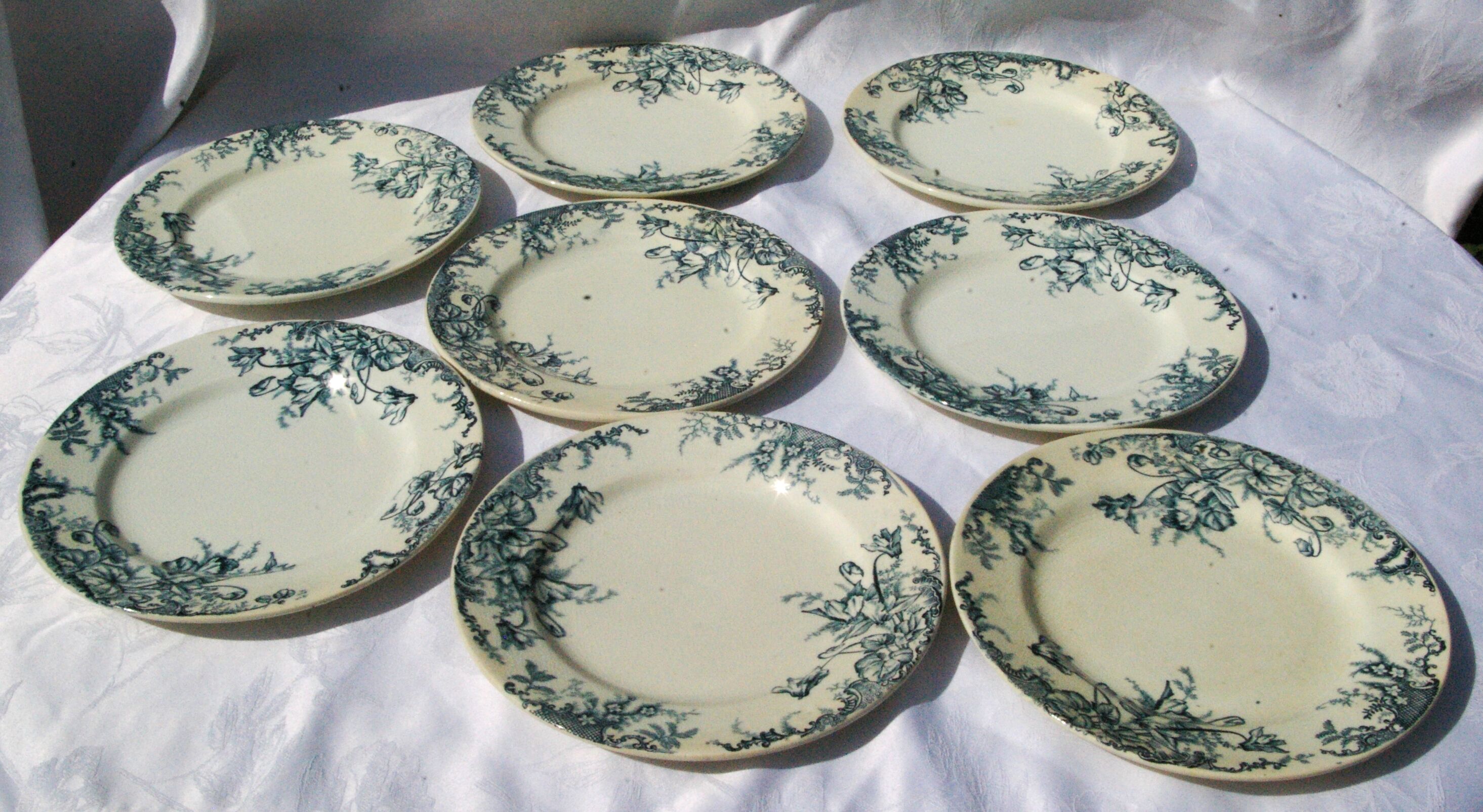 8 Flat plates in Clairefontaine Léon Grave earthenware Cyclamens model