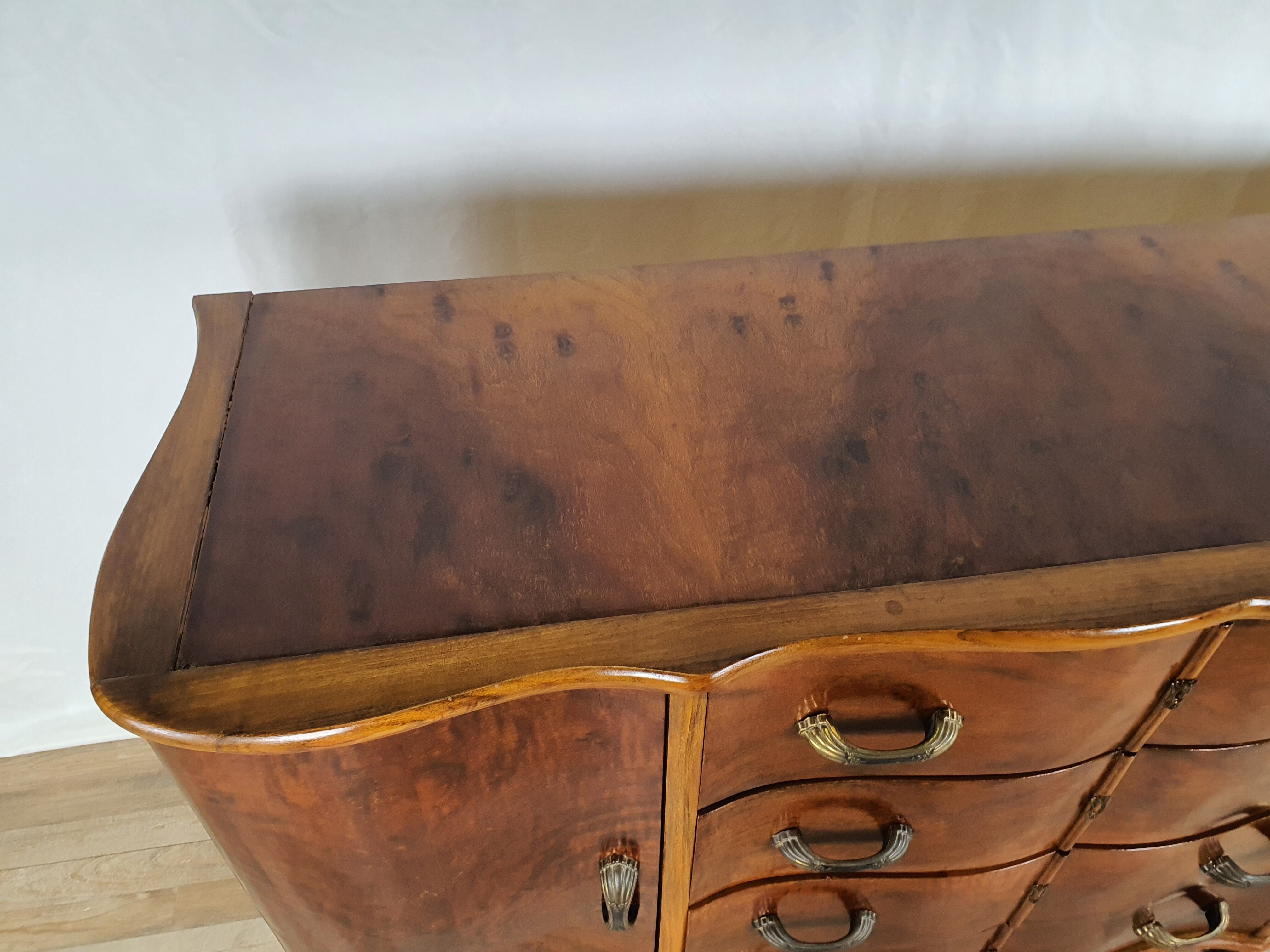 Art Decò Sideboard in Walnut