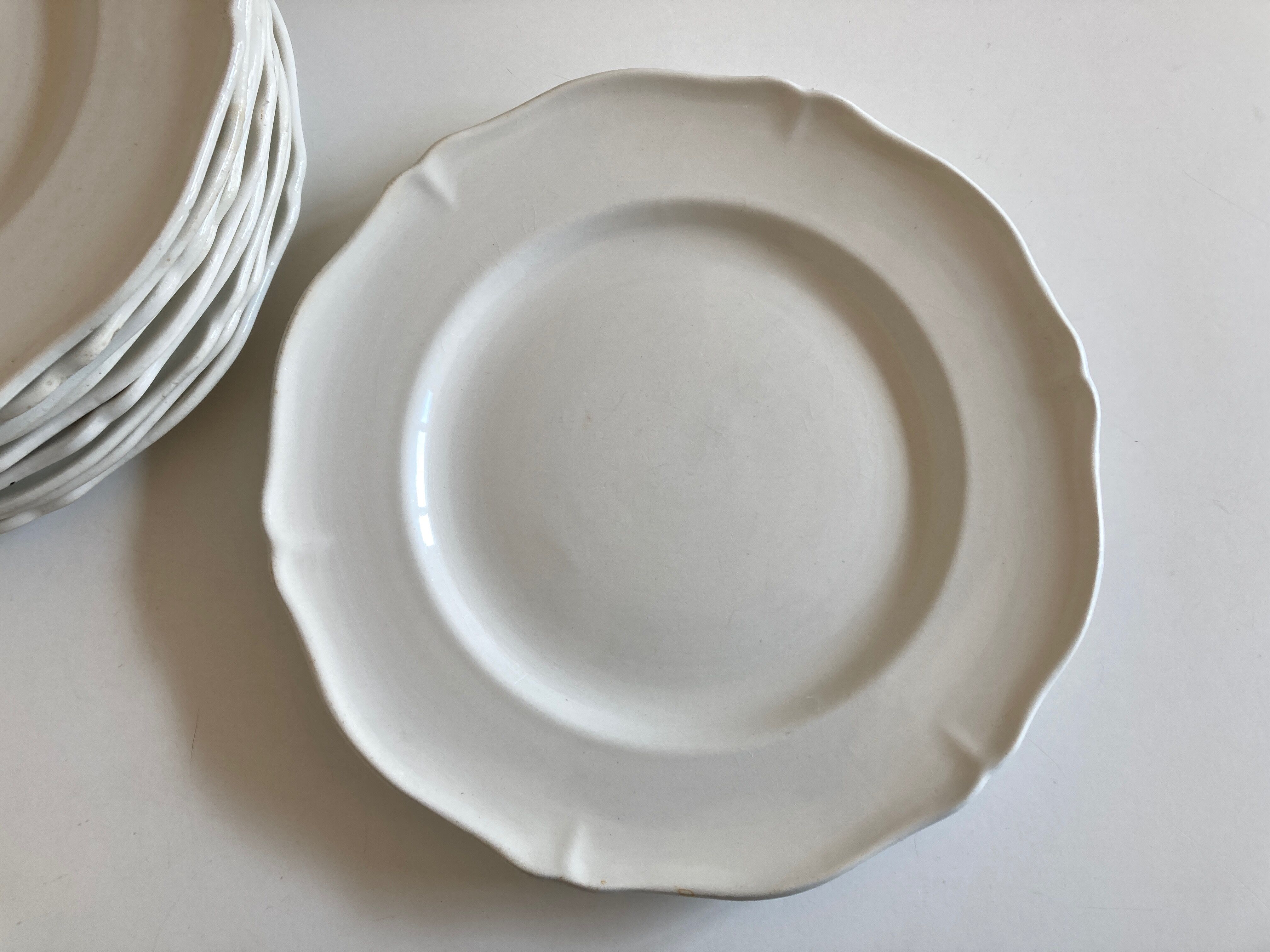 Set 10 plates with godrons in English iron earth 1950