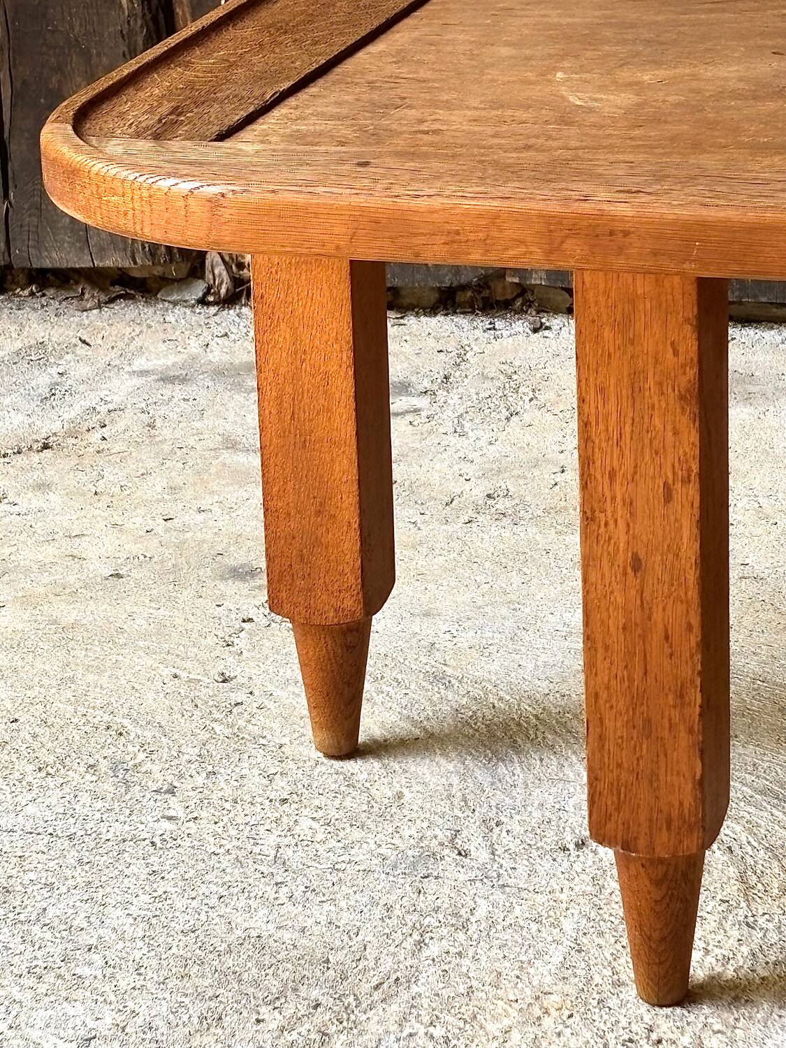 Table basse en chêne par Guillerme & Chambron