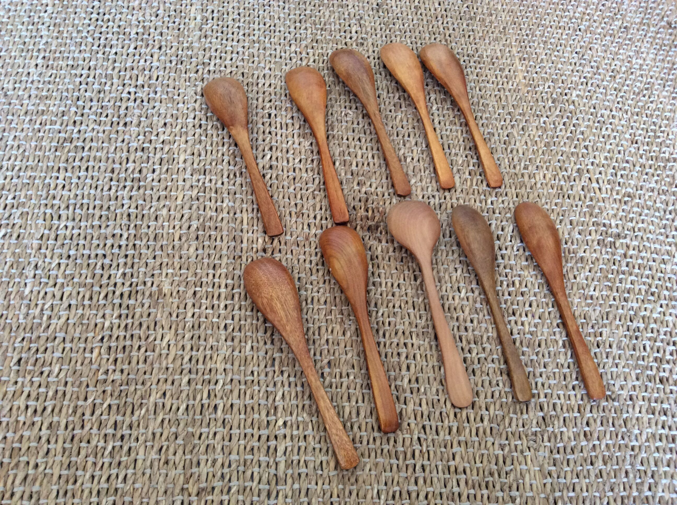 10 wooden spoons