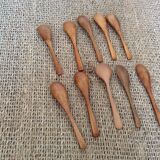 10 wooden spoons