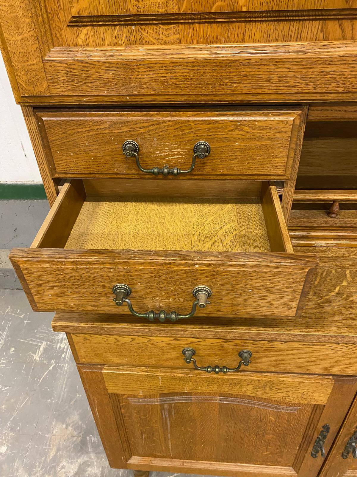Vaisselier, buffet 2 corps vintage en chêne