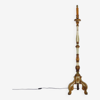 Floor lamp, floor lamp, lamp, Italian living room lamp in carved wood. Year 50