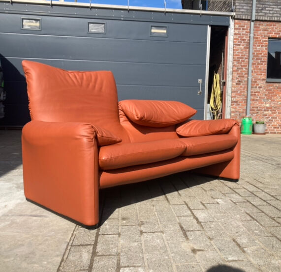 Cassina Maralunga 2seater by Vico Magistretti