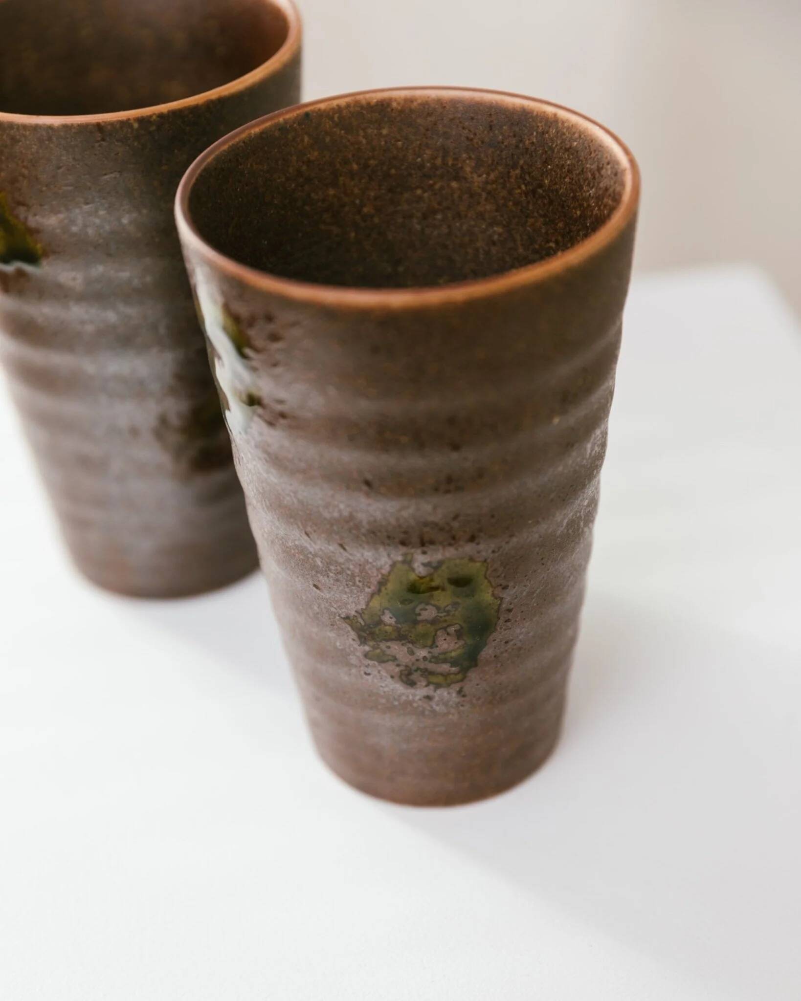 Set of 2 Vintage Stoneware Ceramic Mugs in Brown with Moss-Green Glaze by Matthias Jäckel Studio, Keramikhof Naunhof