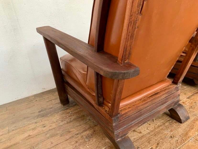 PAIR OF BRUTALIST ARMCHAIRS IN TEAK AND VINTAGE COGNAC LEATHER FROM THE 1950S