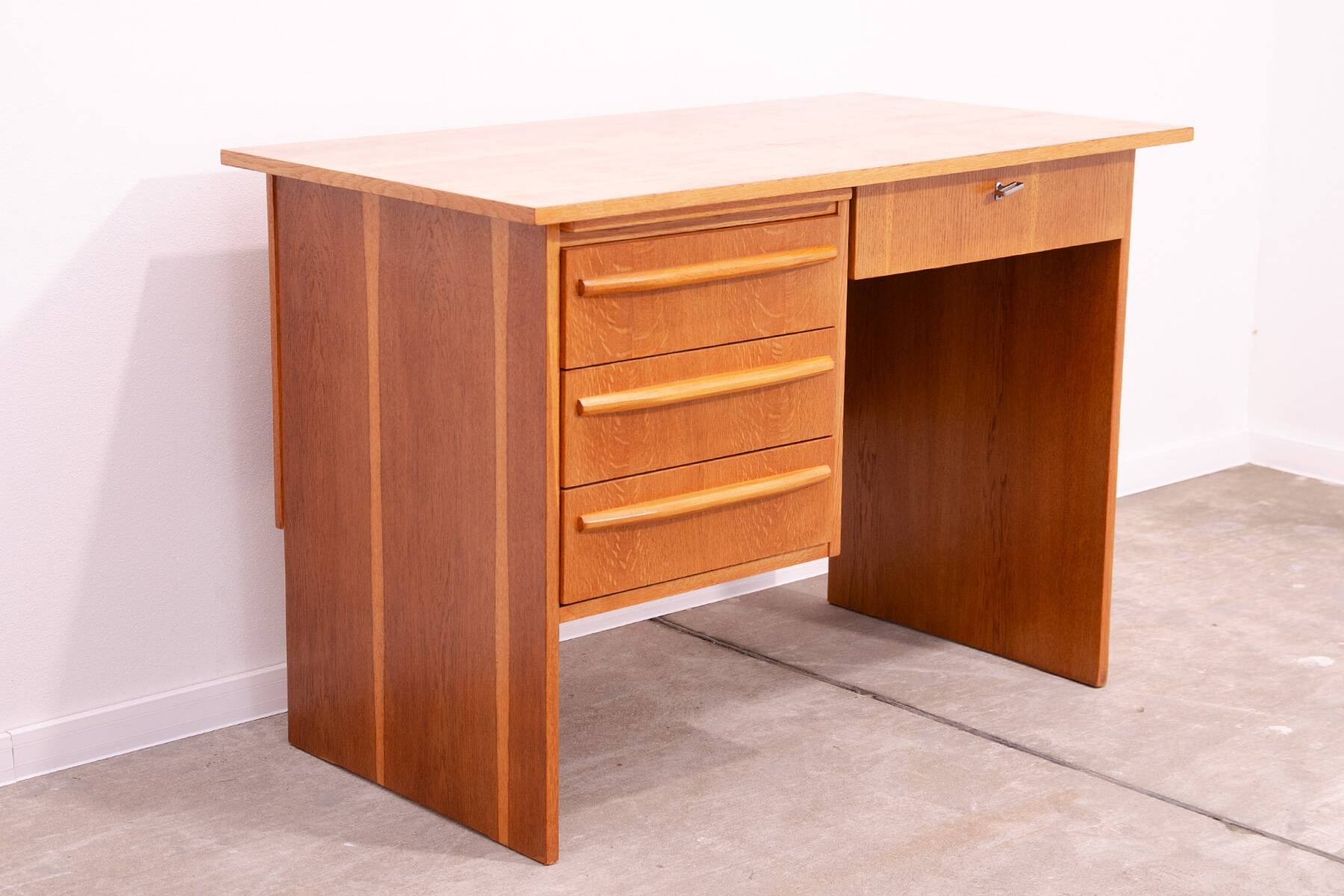 Bureau pour femme du milieu du siècle entièrement restauré, années 1970, Tchécoslovaquie