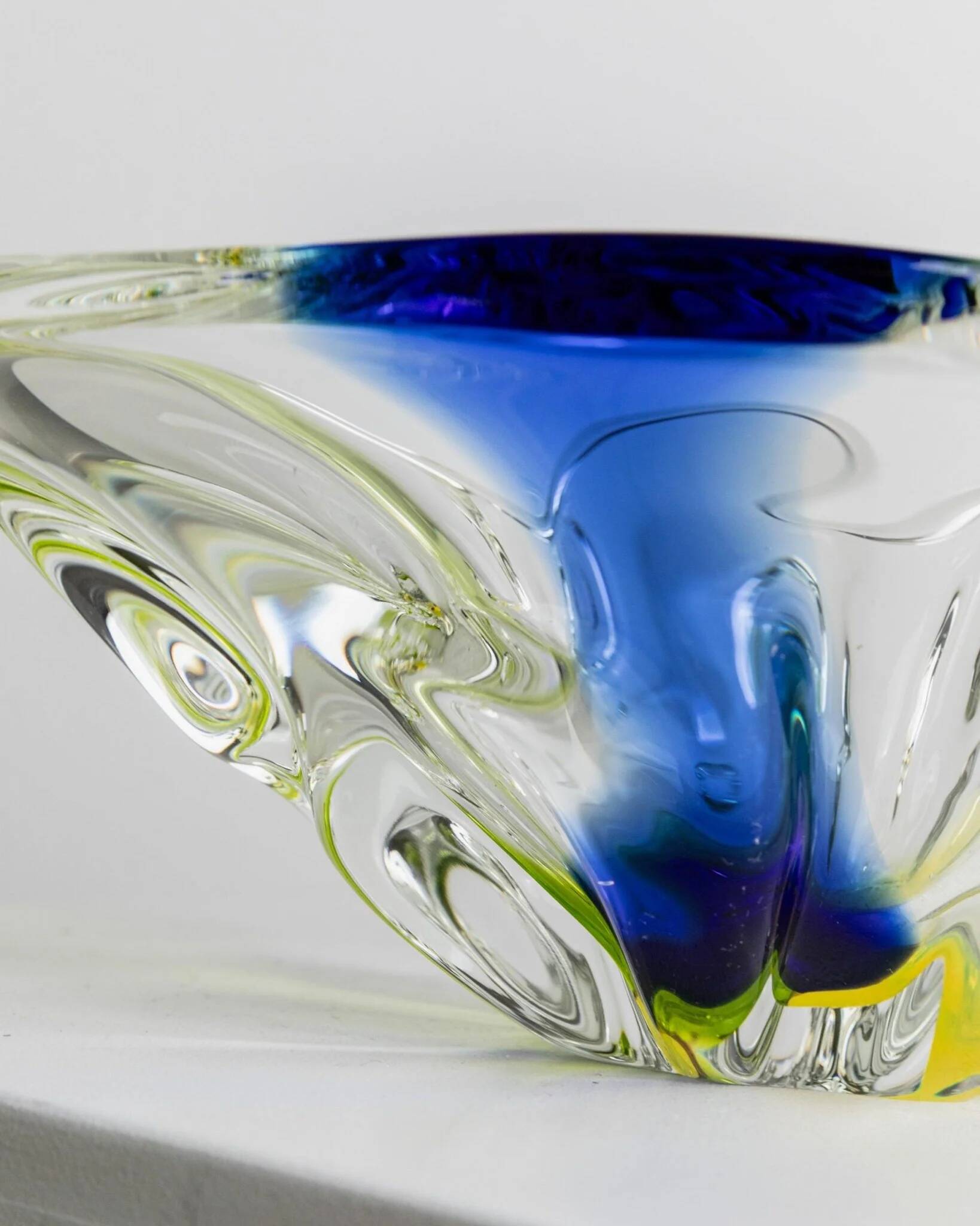 Vintage Murano glass bowl - organic oval shape, transparent glass with blue and yellow - 1970s Italian design - elegant table decoration, gift idea.