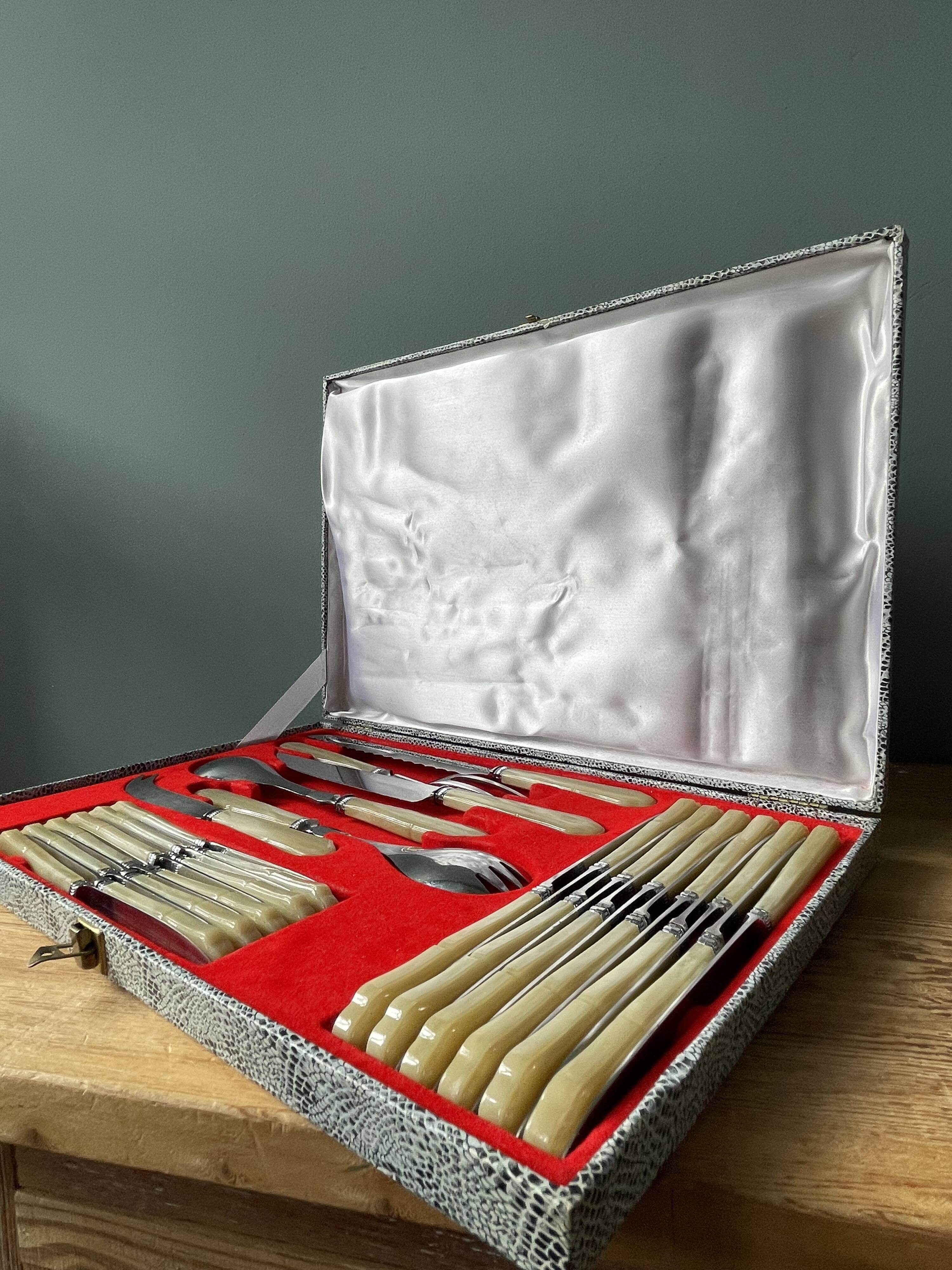 Housewife of 29 pieces "The trumpet" in stainless steel and horn