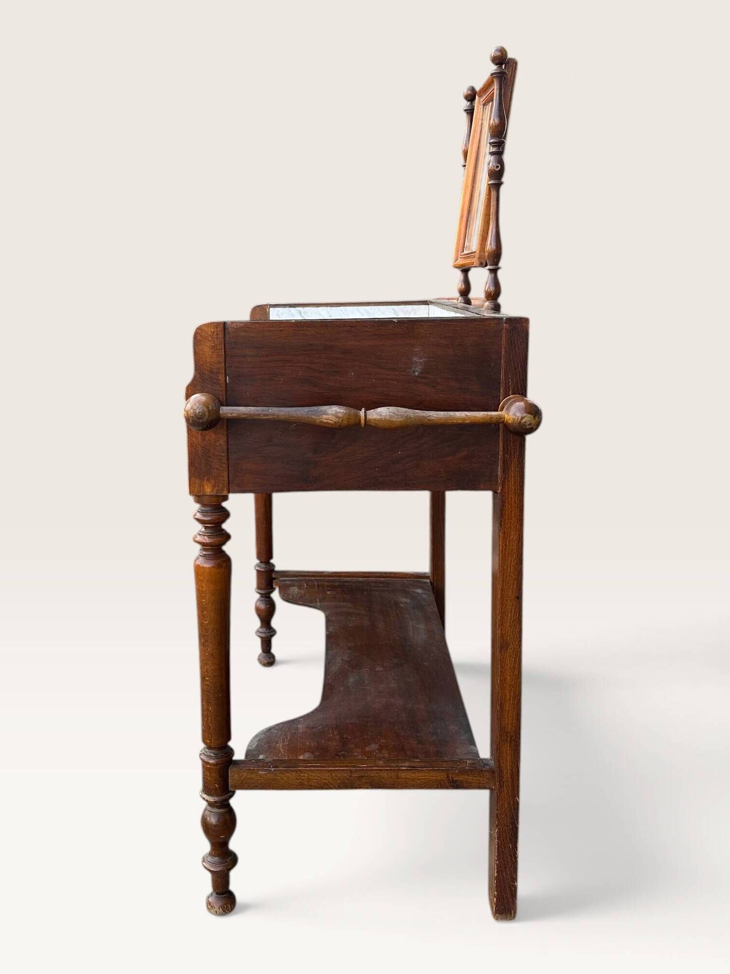 Dressing table in walnut and marble, late 19th century.