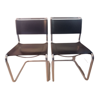 Paire de chaises en cuir noir et chrome modele Spoletto du designer Bersanelli