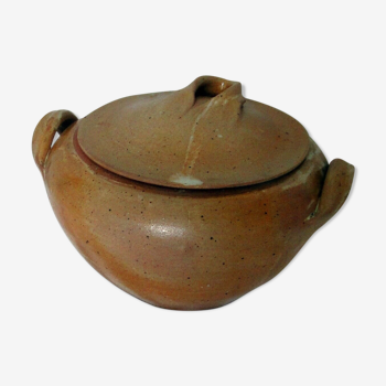 Pot with lid light brown sandstone white drips handmade work