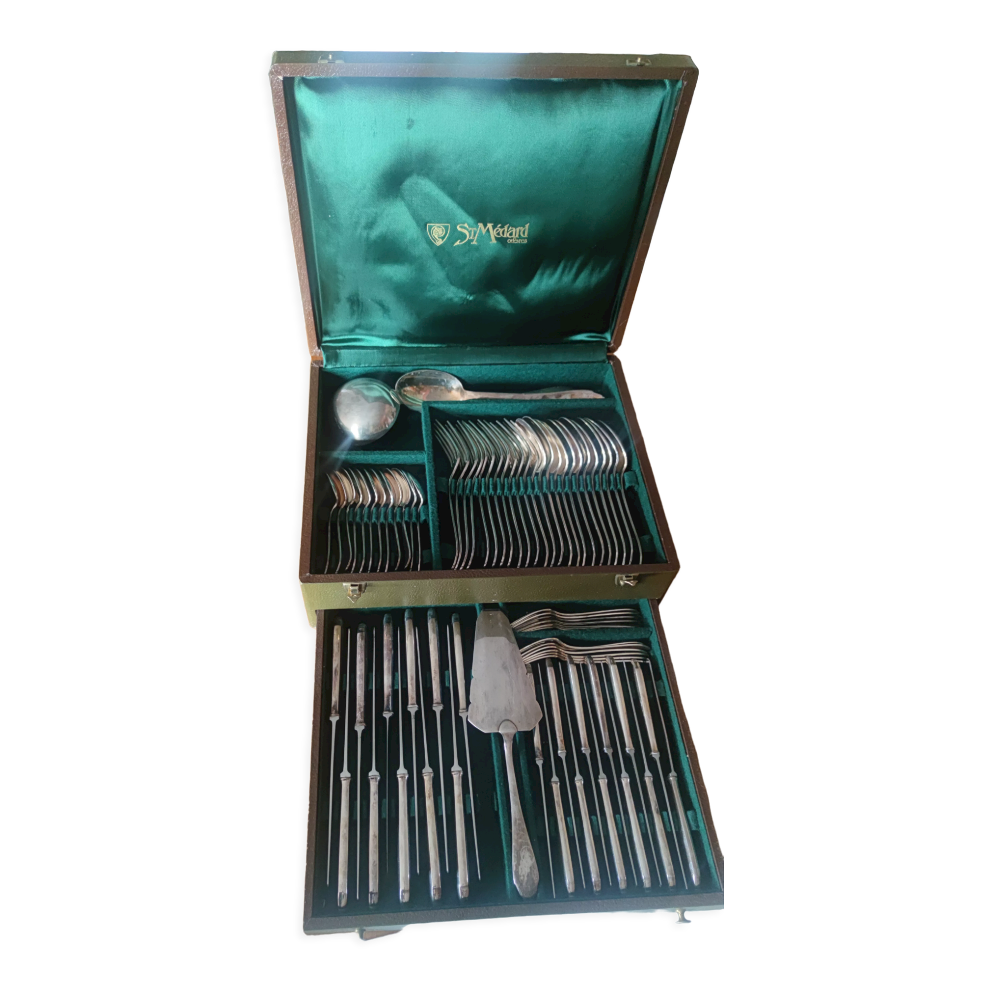 Silver-plated flatware set with its original silver-plated metal box, Maison St Médard silversmiths, circa 1950