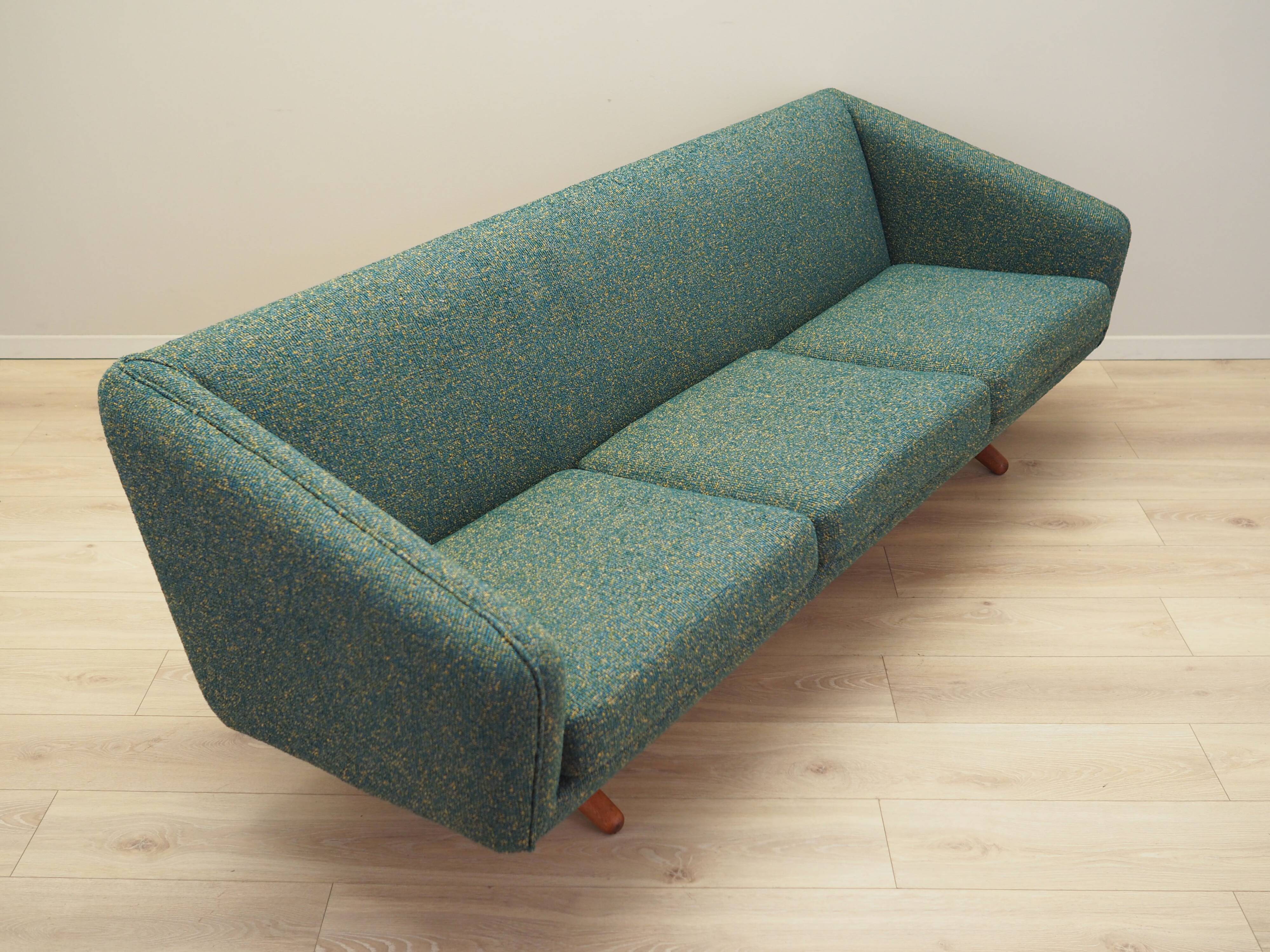 Canapé vert mélangé, design danois, années 1960, fabricant : A. Mikael Laursen.