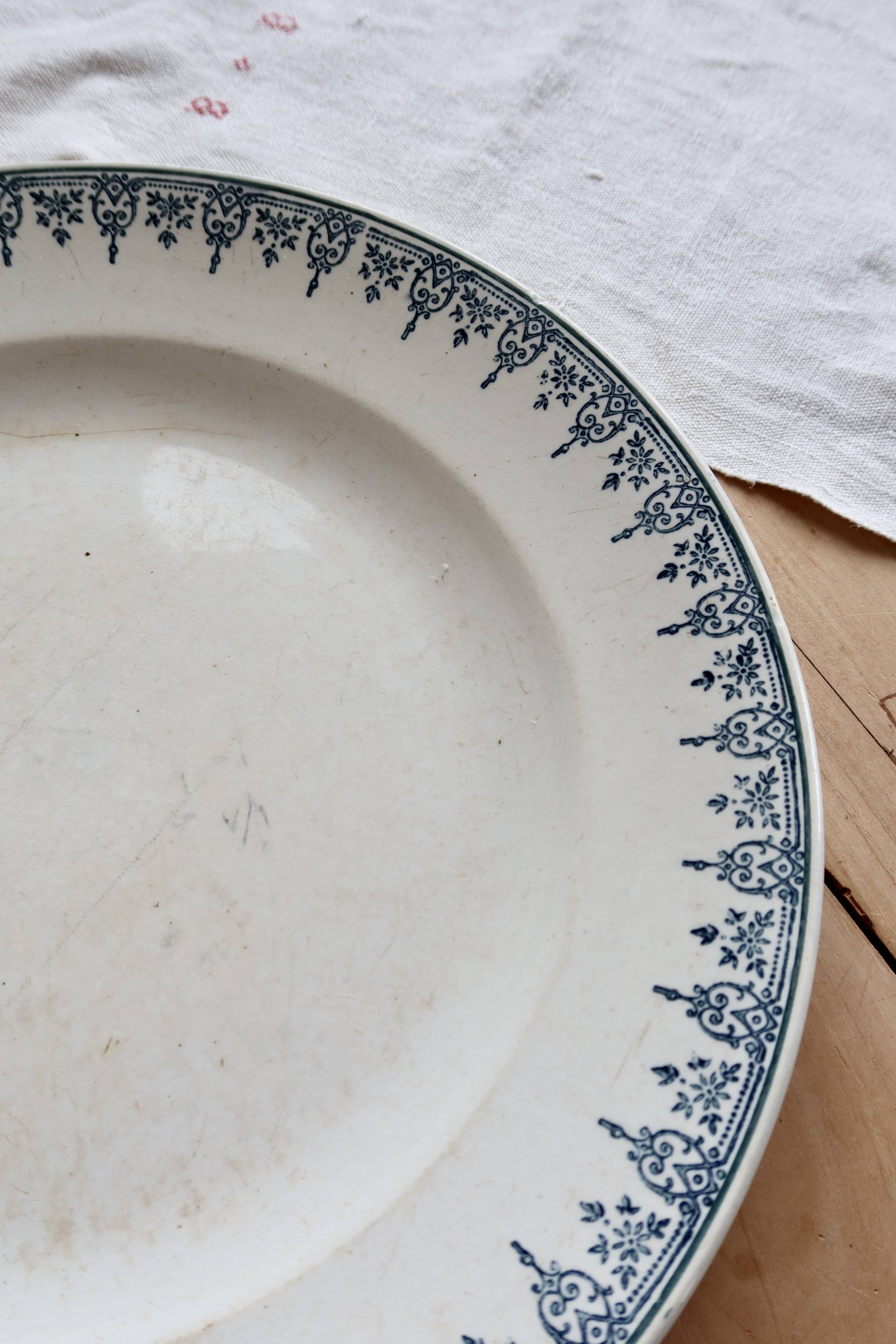 Round serving dish, Saint Amandinoise ironstone, Saint Amand 4500