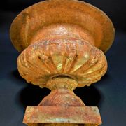 Old Cast Iron Planter – Medici Basin on Stand – 27 cm – 5.5 kg