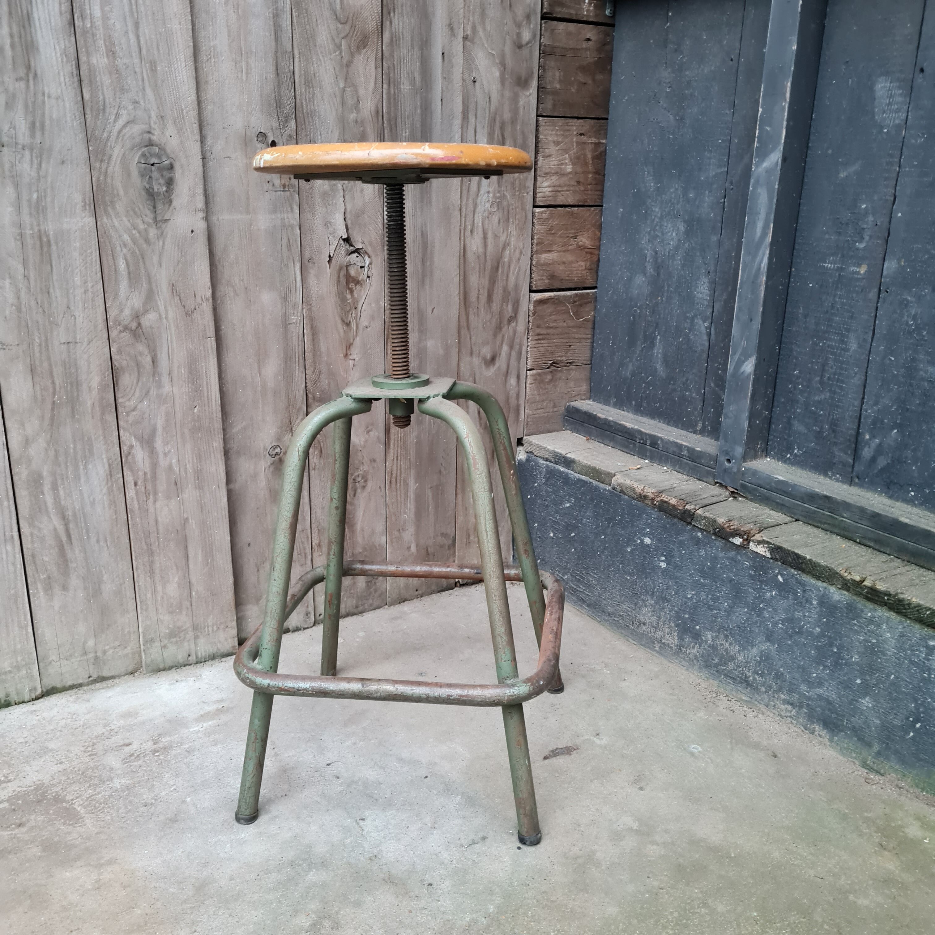 Workshop stool