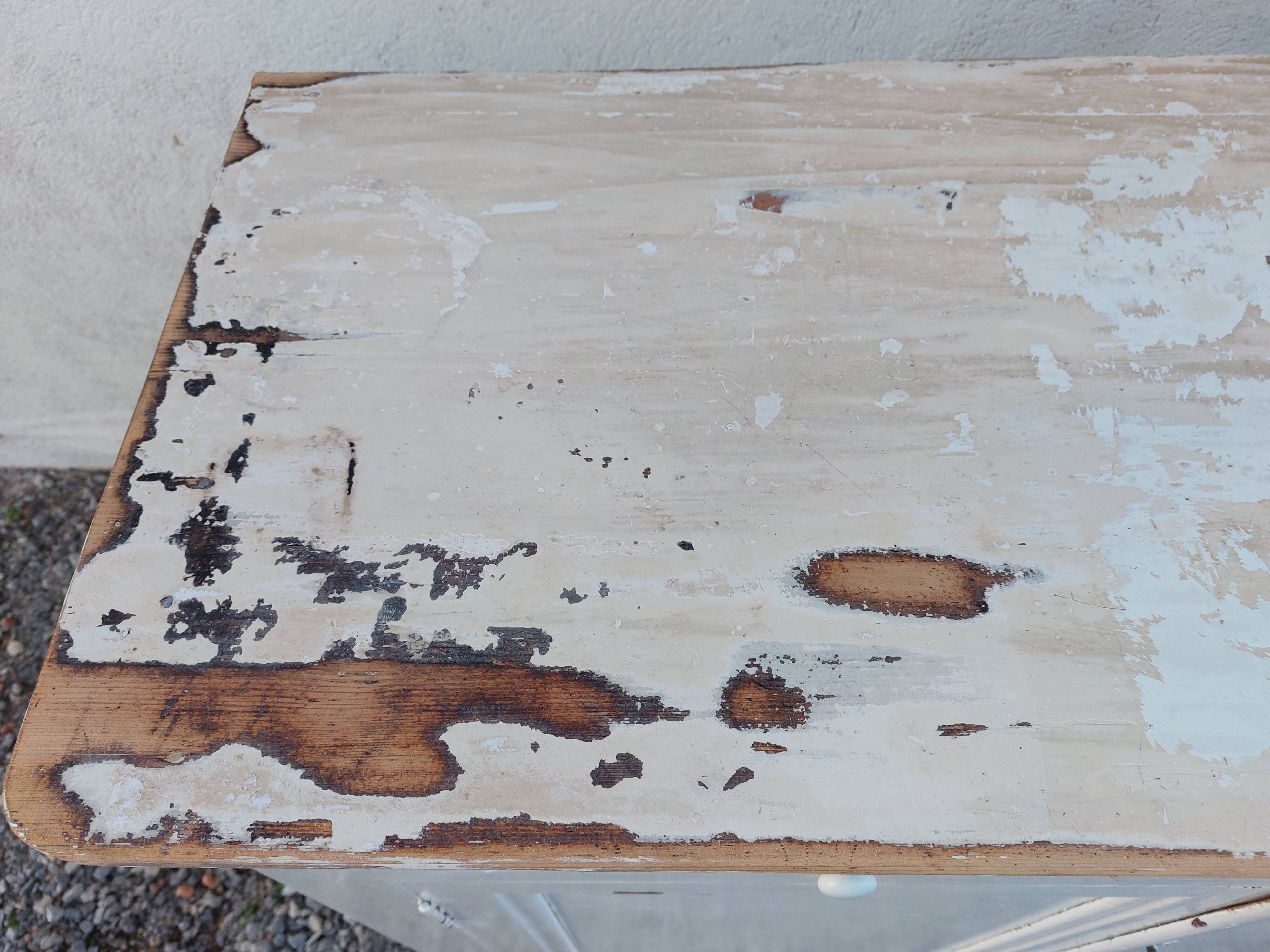 Purple Parisian buffet