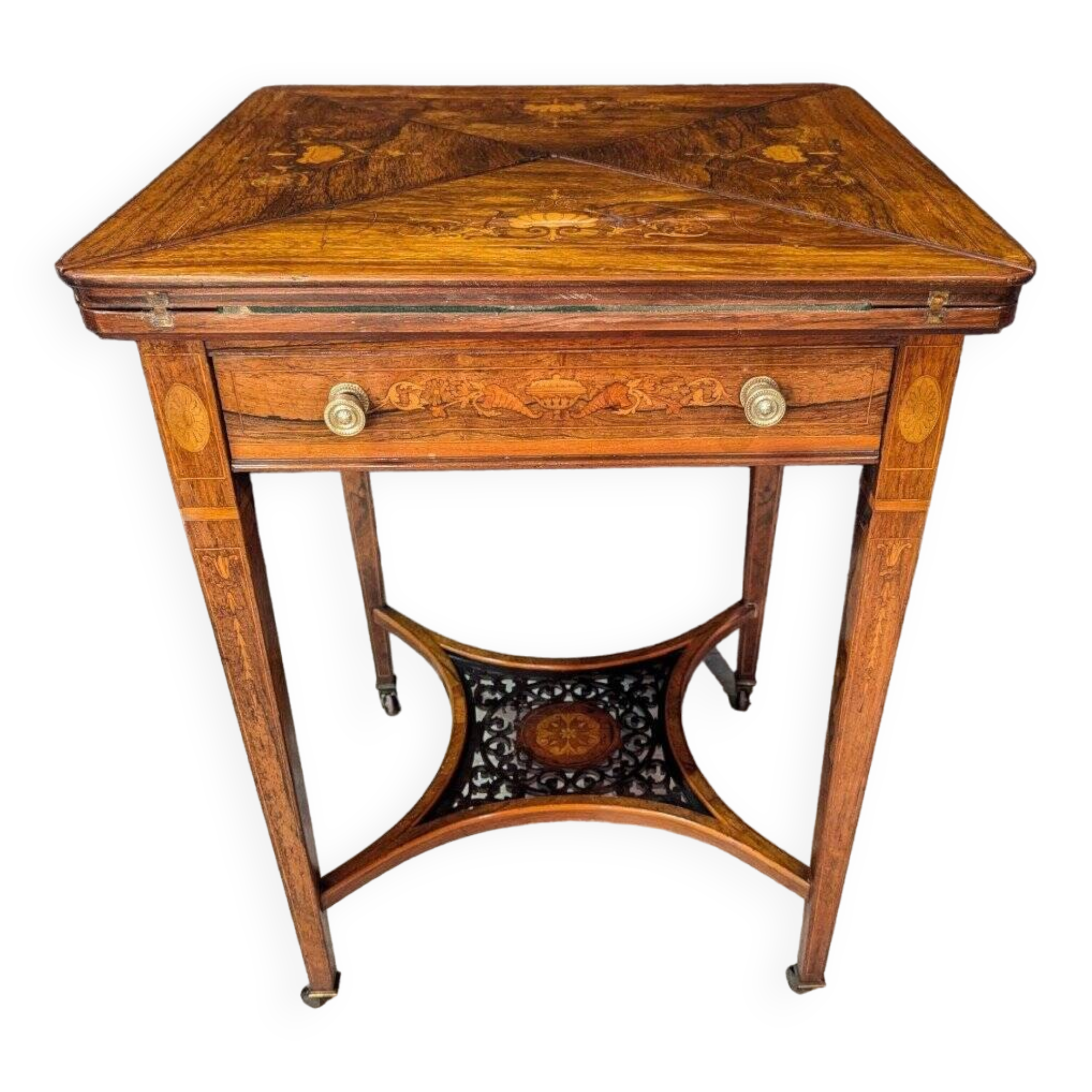 Table à jeux mouchoir asiatique