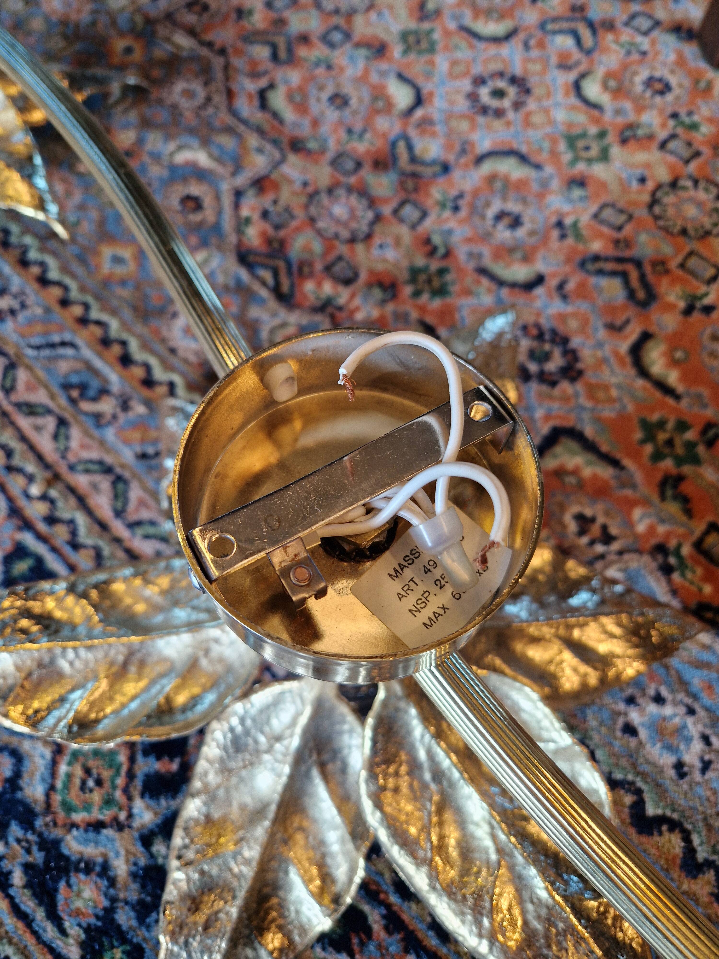 Large floral wall sconce in brass and gilded metal, Willy Daro, 1970.