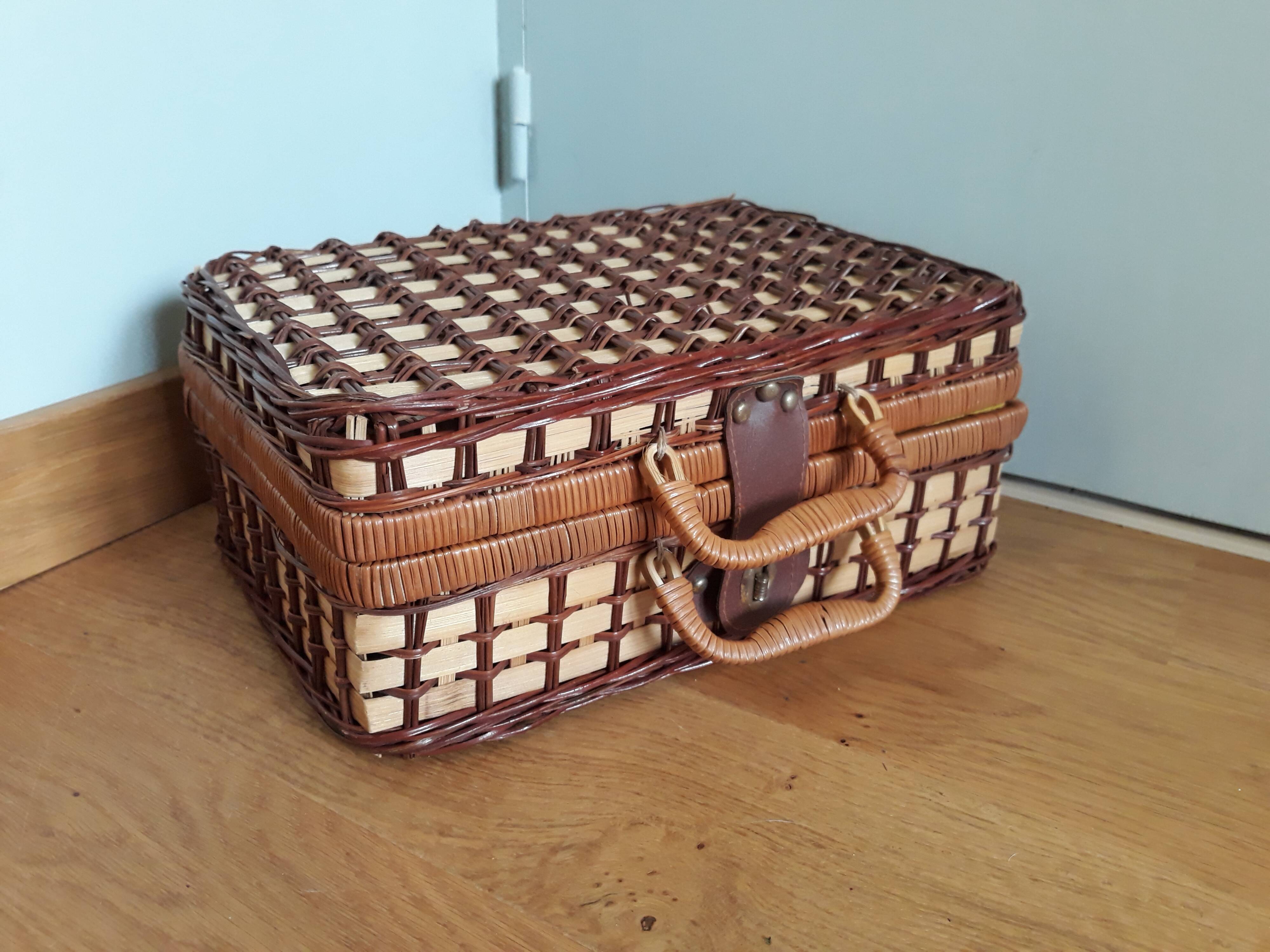 Wicker rattan suitcase