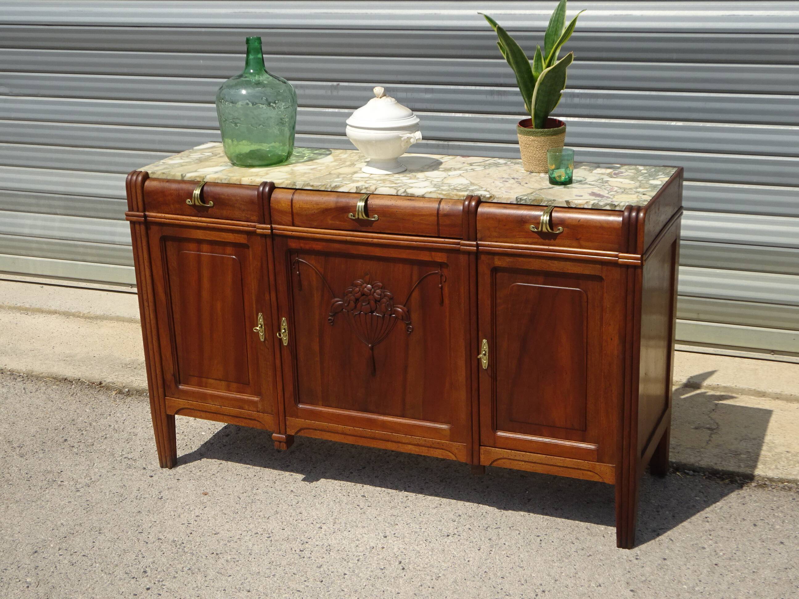 Art Deco sideboard in walnut with a marble top